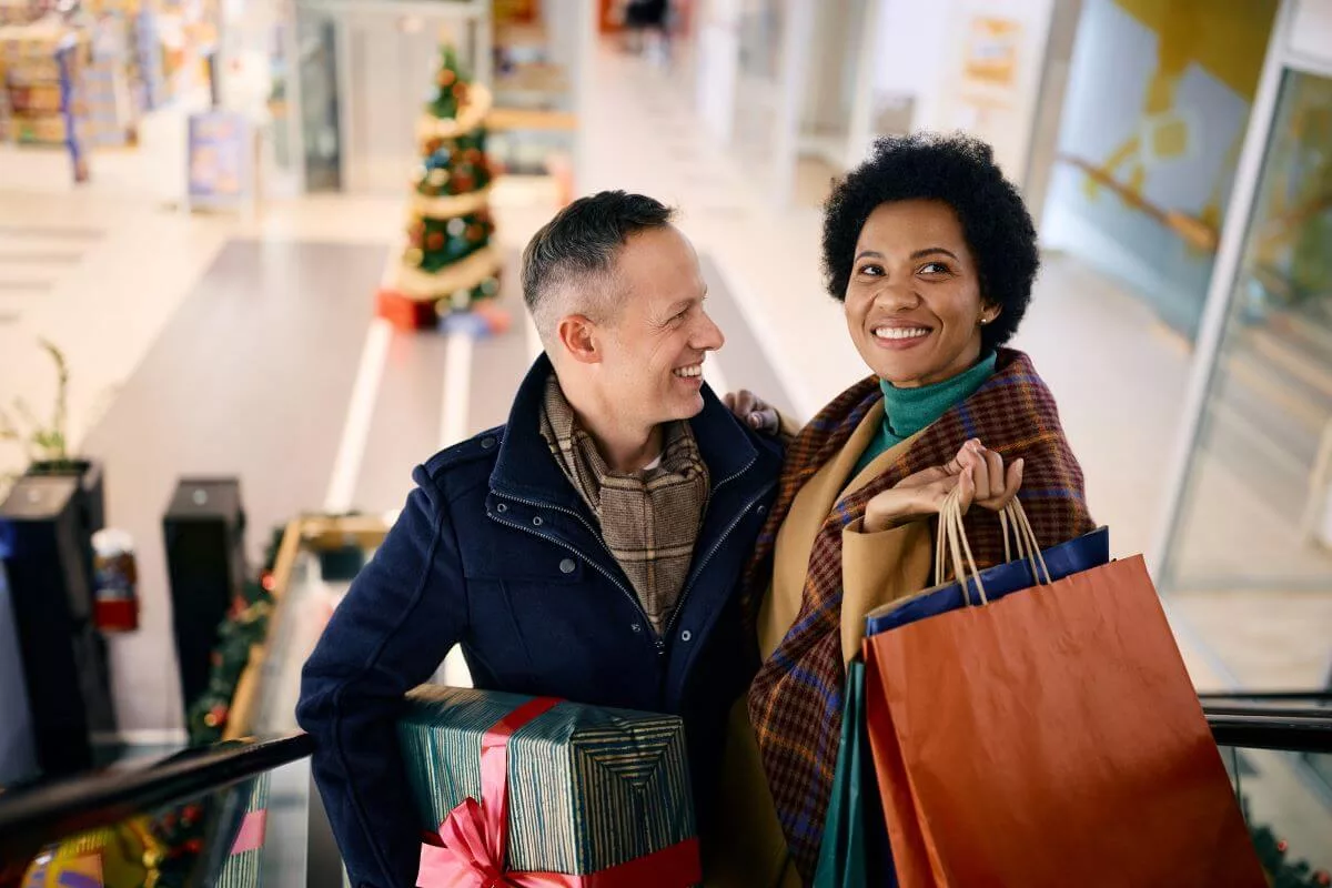 holiday decorations can increase purchase behaviors